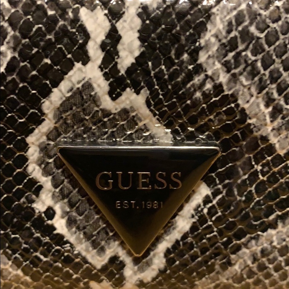 NWOT Guess Trifold wallet